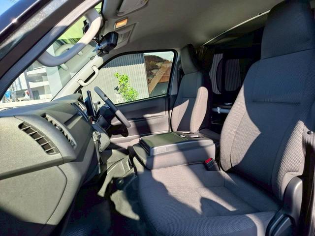 ハイエースバン ケイワークス ラギットバン DT4WD/1オーナー/1000Wインバーター/ソーラーパネル/シンク/断熱加工/リア断熱フィルム/カロッツェリア製ナビ/トヨタセーフティセンス/パノラミックビューモニター/ドライブレコーダー(35枚目)