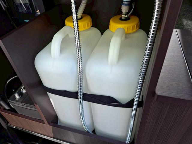 ハイエースバン ケイワークス ラギットバン DT4WD/1オーナー/1000Wインバーター/ソーラーパネル/シンク/断熱加工/リア断熱フィルム/カロッツェリア製ナビ/トヨタセーフティセンス/パノラミックビューモニター/ドライブレコーダー(62枚目)