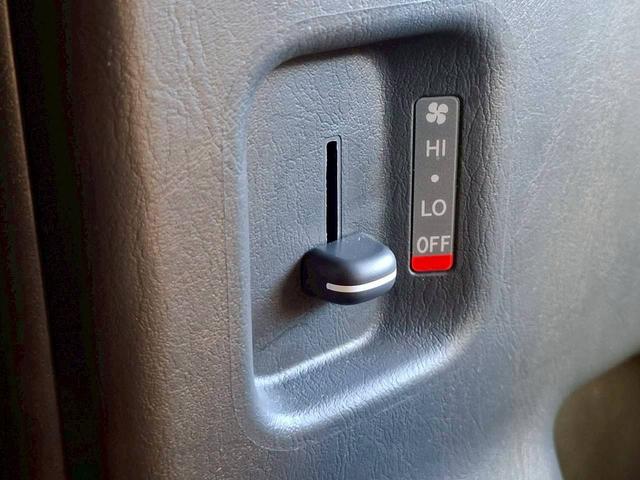 ハイエースバン ケイワークス ラギットバン DT4WD/1オーナー/1000Wインバーター/ソーラーパネル/シンク/断熱加工/リア断熱フィルム/カロッツェリア製ナビ/トヨタセーフティセンス/パノラミックビューモニター/ドライブレコーダー(70枚目)