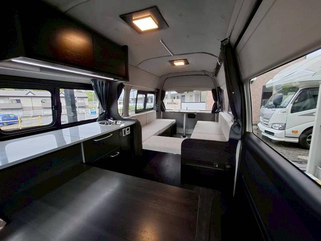 ハイエースバン フレックス MOBY DICK  SH♯02 FFヒーター/サイドオーニング/シンク/冷蔵庫/ツインサブバッテリー/走行充電/外部充電/電源コード/リアクーラー/リアヒーター/フローティングナビ/パノラミックビュー/デジタルインナーミラー/(4枚目)