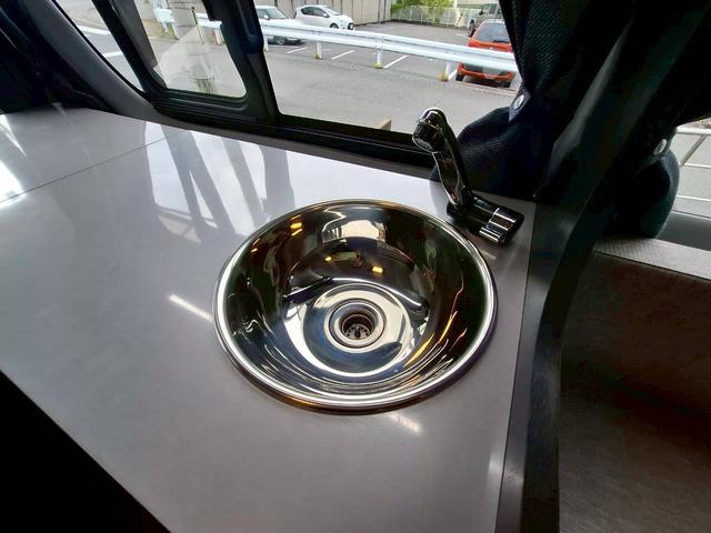 ハイエースバン フレックス MOBY DICK  SH♯02 FFヒーター/サイドオーニング/シンク/冷蔵庫/ツインサブバッテリー/走行充電/外部充電/電源コード/リアクーラー/リアヒーター/フローティングナビ/パノラミックビュー/デジタルインナーミラー/(11枚目)