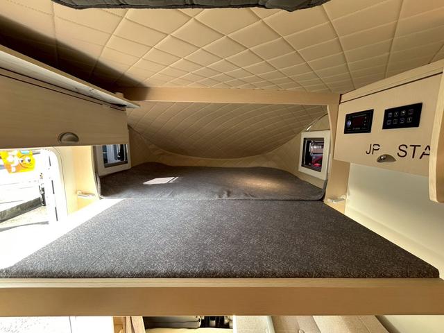 ハイゼットトラック JPStar Happy1+ 400Ahリチウムイオンバッテリー/12Vクーラー/FFヒーター/ソーラーパネル/3000Wインバーター/マックスファン/前後スタビライザー/強化足回り/リアリフトアップ/先進安全装備/(8枚目)