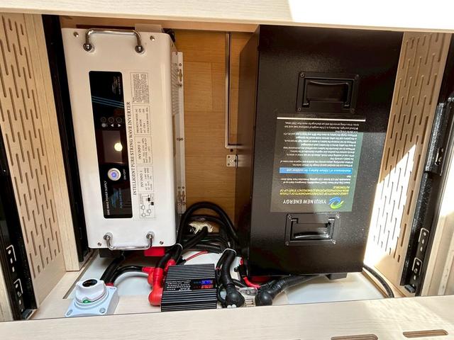 ハイゼットトラック JPStar Happy1+ 400Ahリチウムイオンバッテリー/12Vクーラー/FFヒーター/ソーラーパネル/3000Wインバーター/マックスファン/前後スタビライザー/強化足回り/リアリフトアップ/先進安全装備/(14枚目)