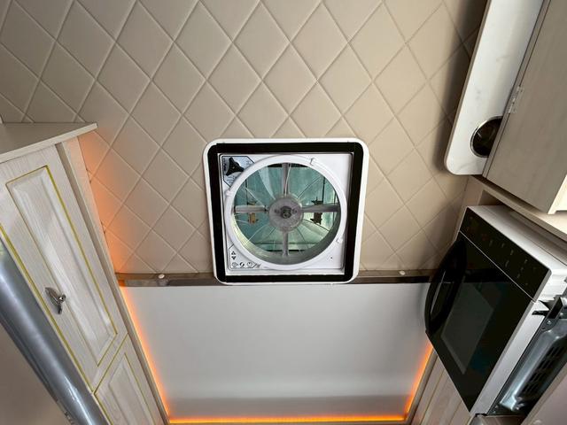 ハイゼットトラック JPStar Happy1+ 400Ahリチウムイオンバッテリー/12Vクーラー/FFヒーター/ソーラーパネル/3000Wインバーター/マックスファン/前後スタビライザー/強化足回り/リアリフトアップ/先進安全装備/(18枚目)