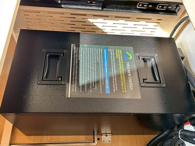 ハイゼットトラック JPStar Happy1+ 400Ahリチウムイオンバッテリー/12Vクーラー/FFヒーター/ソーラーパネル/3000Wインバーター/マックスファン/前後スタビライザー/強化足回り/リアリフトアップ/先進安全装備/(64枚目)