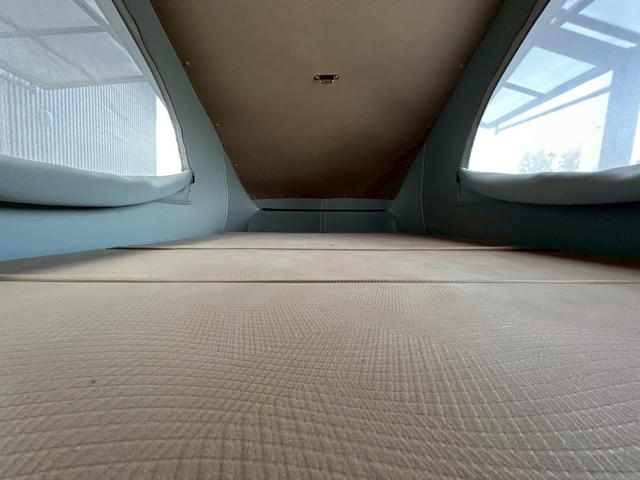 ヴォクシー ホワイトハウス　ＤＡＹＳ　ポップアップルーフ　スイベルシート（回転シート）／電動オーニング／サブバッテリー／電子レンジ／１５００Ｗインバーター／ＦＦヒーター／シンク／走行充電／外部電源／サブナビ切替スイッチ／セーフティーセンス／パワスラ／（5枚目）