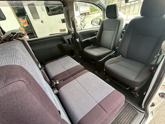 ヴォクシー ホワイトハウス　ＤＡＹＳ　ポップアップルーフ　スイベルシート（回転シート）／電動オーニング／サブバッテリー／電子レンジ／１５００Ｗインバーター／ＦＦヒーター／シンク／走行充電／外部電源／サブナビ切替スイッチ／セーフティーセンス／パワスラ／（8枚目）