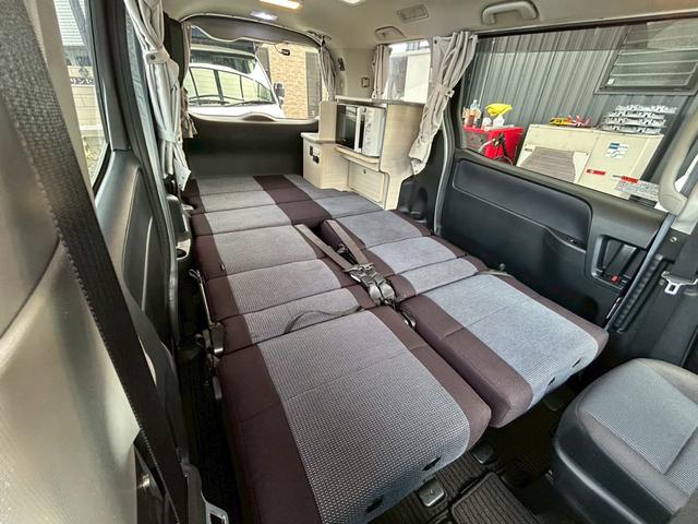 ヴォクシー ホワイトハウス　ＤＡＹＳ　ポップアップルーフ　スイベルシート（回転シート）／電動オーニング／サブバッテリー／電子レンジ／１５００Ｗインバーター／ＦＦヒーター／シンク／走行充電／外部電源／サブナビ切替スイッチ／セーフティーセンス／パワスラ／（10枚目）