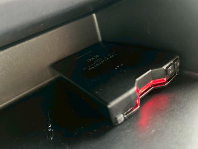 ヴォクシー ホワイトハウス　ＤＡＹＳ　ポップアップルーフ　スイベルシート（回転シート）／電動オーニング／サブバッテリー／電子レンジ／１５００Ｗインバーター／ＦＦヒーター／シンク／走行充電／外部電源／サブナビ切替スイッチ／セーフティーセンス／パワスラ／（53枚目）