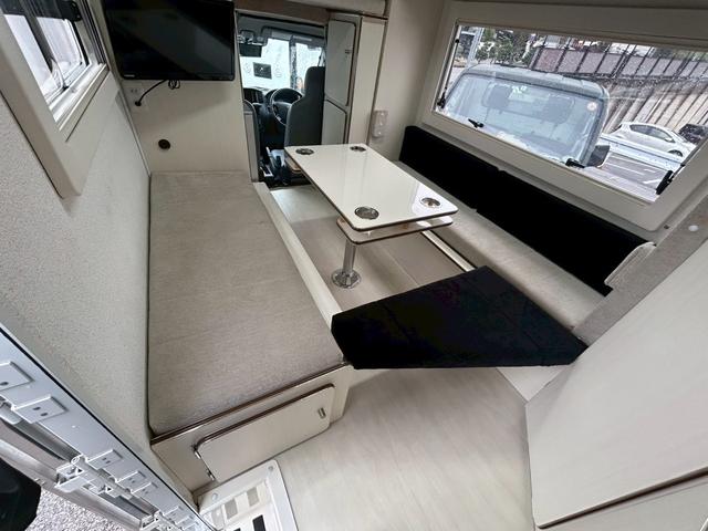 タウンエーストラック かーいんてりあ高橋 ネオユーロスライドアウト ライトキャブコン/FFヒーター/1500Wインバーター/マックスファン/サイドオーニング/マルチルーム/ツインサブバッテリー/シンク/冷蔵庫/リアTV/電圧計/カロッツェリア製ナビ/ETC/ドラレコ(5枚目)