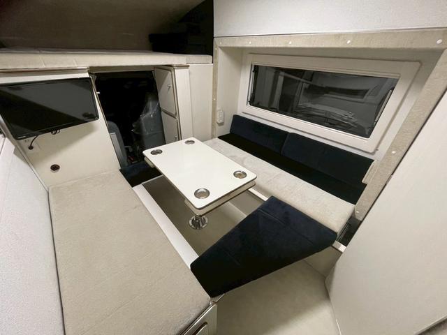 タウンエーストラック かーいんてりあ高橋 ネオユーロスライドアウト ライトキャブコン/FFヒーター/1500Wインバーター/マックスファン/サイドオーニング/マルチルーム/ツインサブバッテリー/シンク/冷蔵庫/リアTV/電圧計/カロッツェリア製ナビ/ETC/ドラレコ(7枚目)