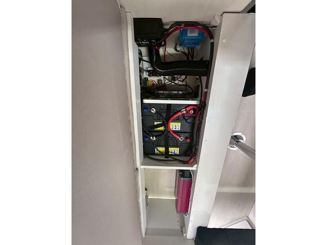 タウンエーストラック かーいんてりあ高橋 ネオユーロスライドアウト ライトキャブコン/FFヒーター/1500Wインバーター/マックスファン/サイドオーニング/マルチルーム/ツインサブバッテリー/シンク/冷蔵庫/リアTV/電圧計/カロッツェリア製ナビ/ETC/ドラレコ(15枚目)