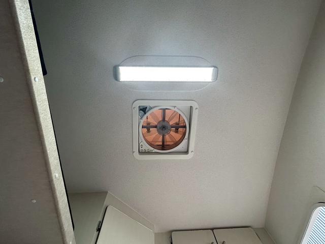 タウンエーストラック かーいんてりあ高橋 ネオユーロスライドアウト ライトキャブコン/FFヒーター/1500Wインバーター/マックスファン/サイドオーニング/マルチルーム/ツインサブバッテリー/シンク/冷蔵庫/リアTV/電圧計/カロッツェリア製ナビ/ETC/ドラレコ(19枚目)