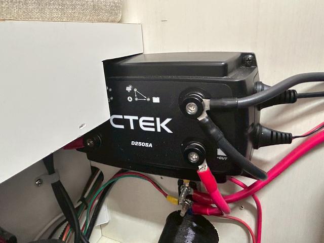 タウンエーストラック かーいんてりあ高橋 ネオユーロスライドアウト ライトキャブコン/FFヒーター/1500Wインバーター/マックスファン/サイドオーニング/マルチルーム/ツインサブバッテリー/シンク/冷蔵庫/リアTV/電圧計/カロッツェリア製ナビ/ETC/ドラレコ(63枚目)