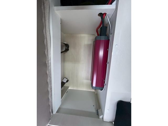 タウンエーストラック かーいんてりあ高橋 ネオユーロスライドアウト ライトキャブコン/FFヒーター/1500Wインバーター/マックスファン/サイドオーニング/マルチルーム/ツインサブバッテリー/シンク/冷蔵庫/リアTV/電圧計/カロッツェリア製ナビ/ETC/ドラレコ(74枚目)