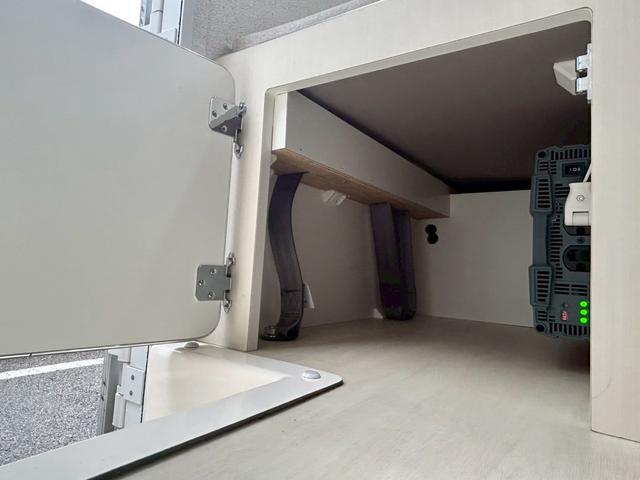 タウンエーストラック かーいんてりあ高橋 ネオユーロスライドアウト ライトキャブコン/FFヒーター/1500Wインバーター/マックスファン/サイドオーニング/マルチルーム/ツインサブバッテリー/シンク/冷蔵庫/リアTV/電圧計/カロッツェリア製ナビ/ETC/ドラレコ(75枚目)