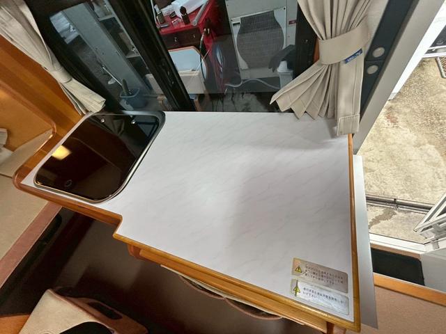 ライトエーストラック AZ-MAX エム・ホルーヴァ ポップアップ ライトキャブコン/常設リアベッド/FFヒーター/FFヒーター高地用スイッチ/1500Wインバーター/ツインサブバッテリー/シンク/冷蔵庫/サイドオーニング/走行充電/外部充電/外部電源/ナビ/ETC/(14枚目)