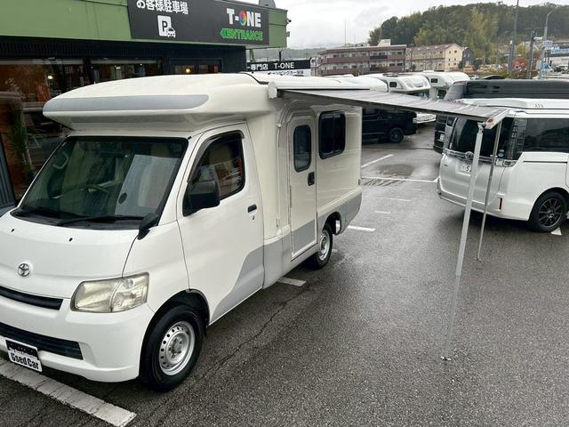 ライトエーストラック AZ-MAX エム・ホルーヴァ ポップアップ ライトキャブコン/常設リアベッド/FFヒーター/FFヒーター高地用スイッチ/1500Wインバーター/ツインサブバッテリー/シンク/冷蔵庫/サイドオーニング/走行充電/外部充電/外部電源/ナビ/ETC/(23枚目)