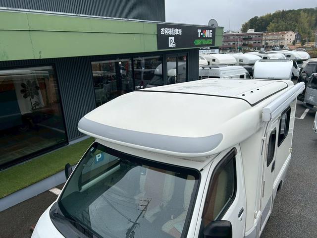 ライトエーストラック AZ-MAX エム・ホルーヴァ ポップアップ ライトキャブコン/常設リアベッド/FFヒーター/FFヒーター高地用スイッチ/1500Wインバーター/ツインサブバッテリー/シンク/冷蔵庫/サイドオーニング/走行充電/外部充電/外部電源/ナビ/ETC/(32枚目)