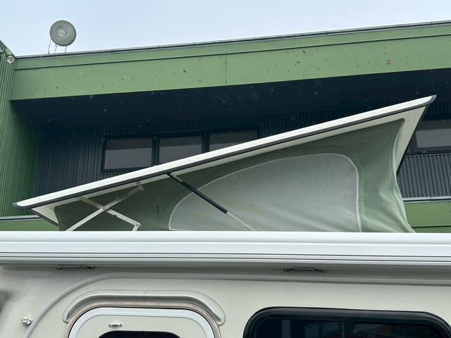 ライトエーストラック AZ-MAX エム・ホルーヴァ ポップアップ ライトキャブコン/常設リアベッド/FFヒーター/FFヒーター高地用スイッチ/1500Wインバーター/ツインサブバッテリー/シンク/冷蔵庫/サイドオーニング/走行充電/外部充電/外部電源/ナビ/ETC/(36枚目)