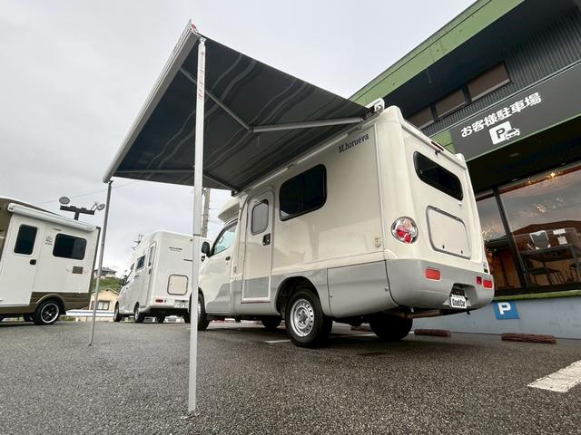 ライトエーストラック AZ-MAX エム・ホルーヴァ ポップアップ ライトキャブコン/常設リアベッド/FFヒーター/FFヒーター高地用スイッチ/1500Wインバーター/ツインサブバッテリー/シンク/冷蔵庫/サイドオーニング/走行充電/外部充電/外部電源/ナビ/ETC/(43枚目)