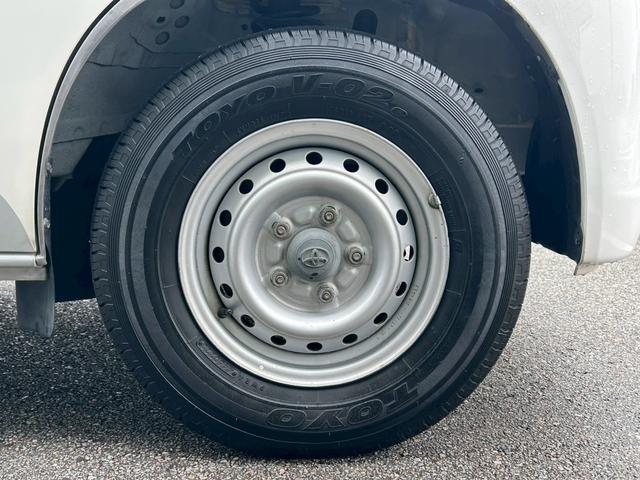 ライトエーストラック AZ-MAX エム・ホルーヴァ ポップアップ ライトキャブコン/常設リアベッド/FFヒーター/FFヒーター高地用スイッチ/1500Wインバーター/ツインサブバッテリー/シンク/冷蔵庫/サイドオーニング/走行充電/外部充電/外部電源/ナビ/ETC/(46枚目)