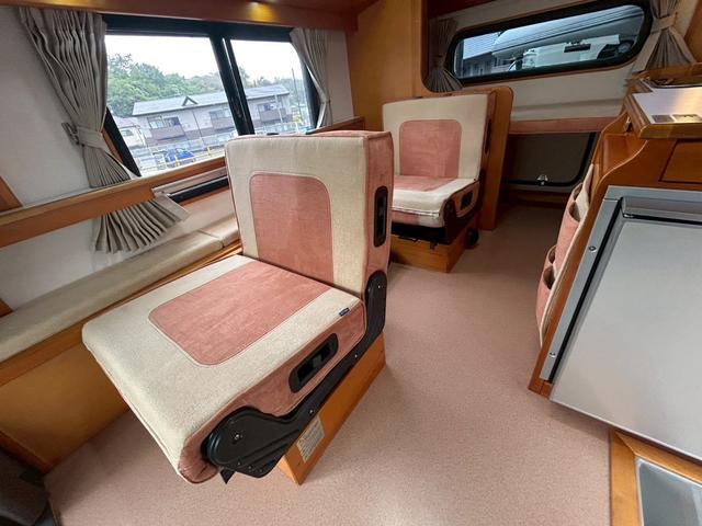 ライトエーストラック AZ-MAX エム・ホルーヴァ ポップアップ ライトキャブコン/常設リアベッド/FFヒーター/FFヒーター高地用スイッチ/1500Wインバーター/ツインサブバッテリー/シンク/冷蔵庫/サイドオーニング/走行充電/外部充電/外部電源/ナビ/ETC/(59枚目)