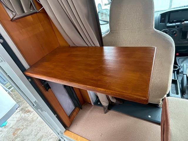 ライトエーストラック AZ-MAX エム・ホルーヴァ ポップアップ ライトキャブコン/常設リアベッド/FFヒーター/FFヒーター高地用スイッチ/1500Wインバーター/ツインサブバッテリー/シンク/冷蔵庫/サイドオーニング/走行充電/外部充電/外部電源/ナビ/ETC/(60枚目)