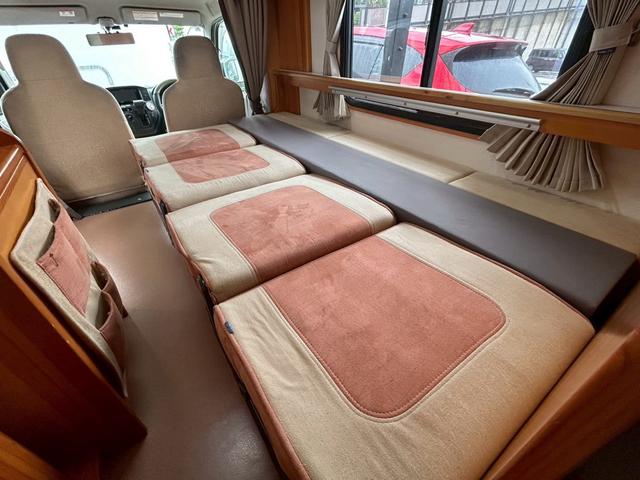 ライトエーストラック AZ-MAX エム・ホルーヴァ ポップアップ ライトキャブコン/常設リアベッド/FFヒーター/FFヒーター高地用スイッチ/1500Wインバーター/ツインサブバッテリー/シンク/冷蔵庫/サイドオーニング/走行充電/外部充電/外部電源/ナビ/ETC/(61枚目)