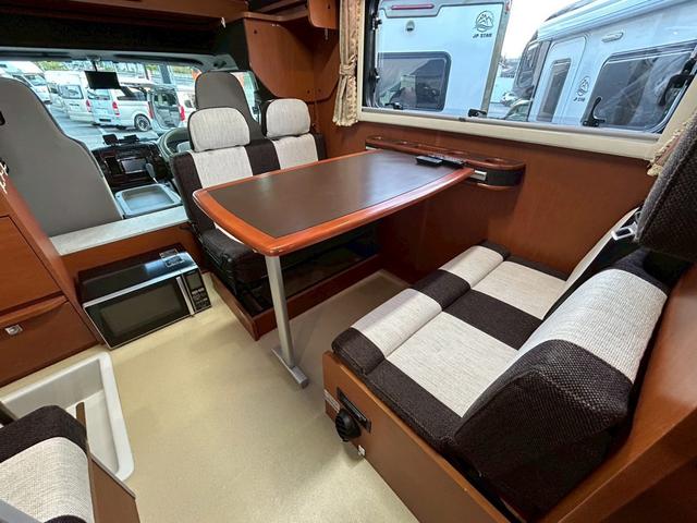 カムロード ナッツRV クレア5.3X ワンオーナー/常設リアWベッド/マルチルーム/FFヒーター/90L冷蔵庫/リアクーラー/ソーラーパネル/マックスファン/ツインサブバッテリー/社外15インチAW/電動調整ミラー/ミラーヒーター/(6枚目)