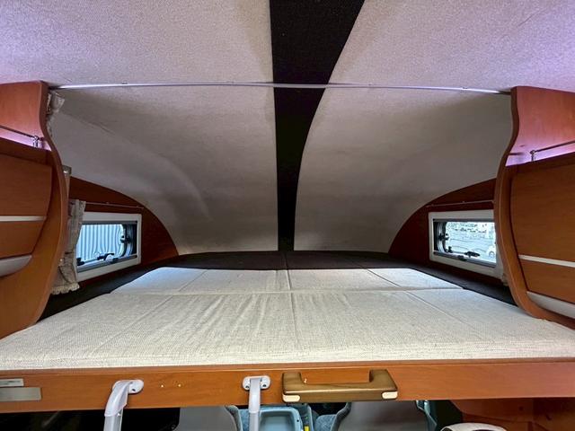 カムロード ナッツRV クレア5.3X ワンオーナー/常設リアWベッド/マルチルーム/FFヒーター/90L冷蔵庫/リアクーラー/ソーラーパネル/マックスファン/ツインサブバッテリー/社外15インチAW/電動調整ミラー/ミラーヒーター/(9枚目)