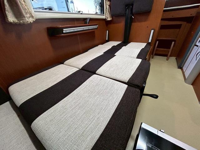カムロード ナッツRV クレア5.3X ワンオーナー/常設リアWベッド/マルチルーム/FFヒーター/90L冷蔵庫/リアクーラー/ソーラーパネル/マックスファン/ツインサブバッテリー/社外15インチAW/電動調整ミラー/ミラーヒーター/(11枚目)