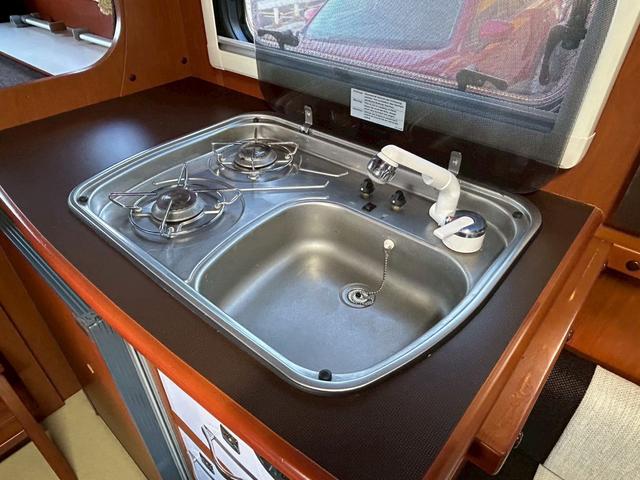 カムロード ナッツRV クレア5.3X ワンオーナー/常設リアWベッド/マルチルーム/FFヒーター/90L冷蔵庫/リアクーラー/ソーラーパネル/マックスファン/ツインサブバッテリー/社外15インチAW/電動調整ミラー/ミラーヒーター/(14枚目)