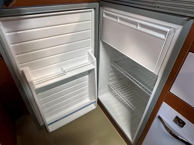 カムロード ナッツRV クレア5.3X ワンオーナー/常設リアWベッド/マルチルーム/FFヒーター/90L冷蔵庫/リアクーラー/ソーラーパネル/マックスファン/ツインサブバッテリー/社外15インチAW/電動調整ミラー/ミラーヒーター/(16枚目)