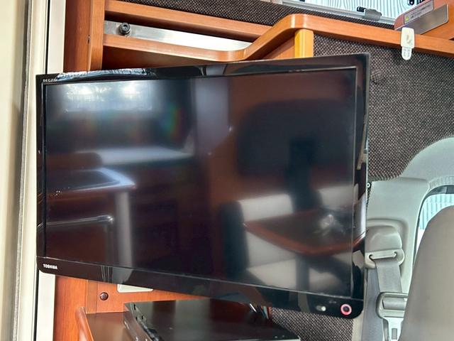 カムロード ナッツRV クレア5.3X ワンオーナー/常設リアWベッド/マルチルーム/FFヒーター/90L冷蔵庫/リアクーラー/ソーラーパネル/マックスファン/ツインサブバッテリー/社外15インチAW/電動調整ミラー/ミラーヒーター/(19枚目)