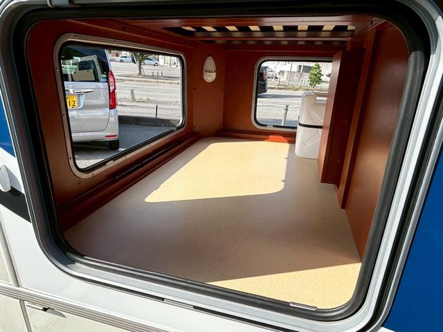 カムロード ナッツRV クレア5.3X ワンオーナー/常設リアWベッド/マルチルーム/FFヒーター/90L冷蔵庫/リアクーラー/ソーラーパネル/マックスファン/ツインサブバッテリー/社外15インチAW/電動調整ミラー/ミラーヒーター/(35枚目)