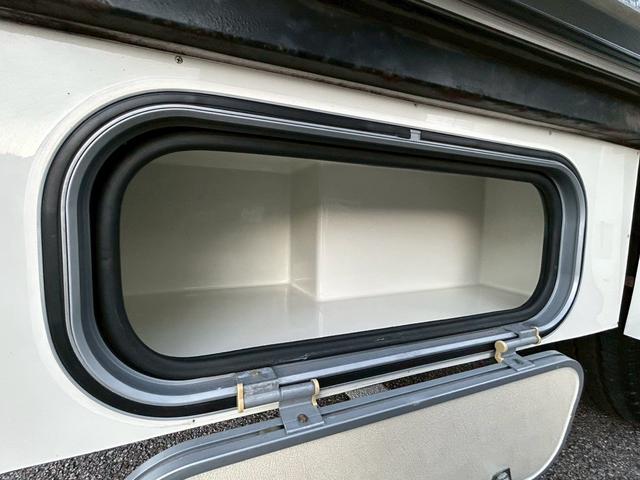 カムロード ナッツRV クレア5.3X ワンオーナー/常設リアWベッド/マルチルーム/FFヒーター/90L冷蔵庫/リアクーラー/ソーラーパネル/マックスファン/ツインサブバッテリー/社外15インチAW/電動調整ミラー/ミラーヒーター/(37枚目)