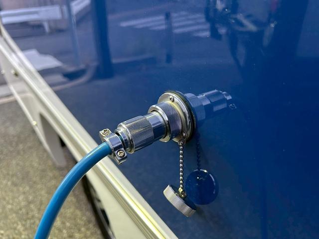 カムロード ナッツRV クレア5.3X ワンオーナー/常設リアWベッド/マルチルーム/FFヒーター/90L冷蔵庫/リアクーラー/ソーラーパネル/マックスファン/ツインサブバッテリー/社外15インチAW/電動調整ミラー/ミラーヒーター/(41枚目)