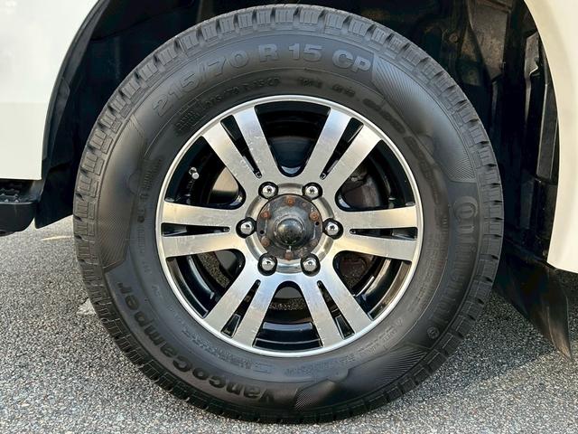 カムロード ナッツRV クレア5.3X ワンオーナー/常設リアWベッド/マルチルーム/FFヒーター/90L冷蔵庫/リアクーラー/ソーラーパネル/マックスファン/ツインサブバッテリー/社外15インチAW/電動調整ミラー/ミラーヒーター/(42枚目)