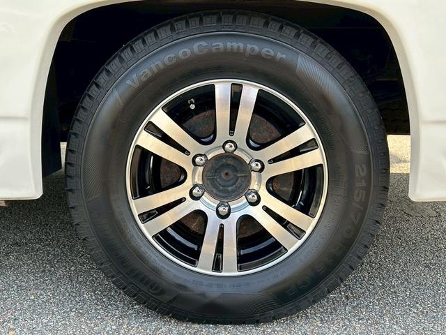 カムロード ナッツRV クレア5.3X ワンオーナー/常設リアWベッド/マルチルーム/FFヒーター/90L冷蔵庫/リアクーラー/ソーラーパネル/マックスファン/ツインサブバッテリー/社外15インチAW/電動調整ミラー/ミラーヒーター/(43枚目)