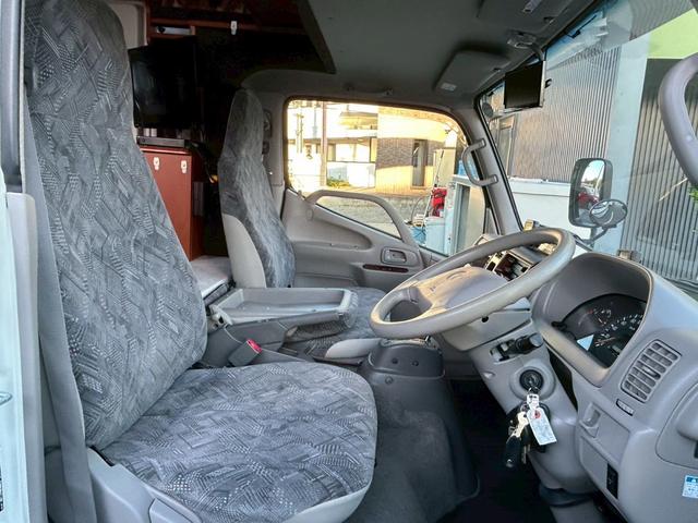 カムロード ナッツRV クレア5.3X ワンオーナー/常設リアWベッド/マルチルーム/FFヒーター/90L冷蔵庫/リアクーラー/ソーラーパネル/マックスファン/ツインサブバッテリー/社外15インチAW/電動調整ミラー/ミラーヒーター/(46枚目)