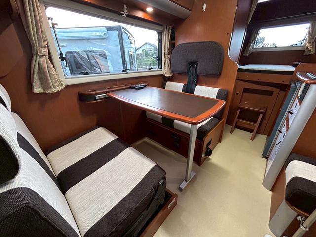 カムロード ナッツRV クレア5.3X ワンオーナー/常設リアWベッド/マルチルーム/FFヒーター/90L冷蔵庫/リアクーラー/ソーラーパネル/マックスファン/ツインサブバッテリー/社外15インチAW/電動調整ミラー/ミラーヒーター/(57枚目)