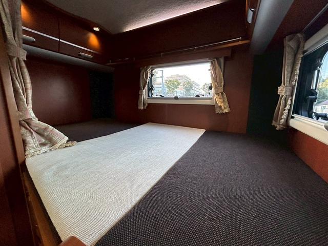 カムロード ナッツRV クレア5.3X ワンオーナー/常設リアWベッド/マルチルーム/FFヒーター/90L冷蔵庫/リアクーラー/ソーラーパネル/マックスファン/ツインサブバッテリー/社外15インチAW/電動調整ミラー/ミラーヒーター/(62枚目)