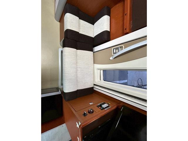 カムロード ナッツRV クレア5.3X ワンオーナー/常設リアWベッド/マルチルーム/FFヒーター/90L冷蔵庫/リアクーラー/ソーラーパネル/マックスファン/ツインサブバッテリー/社外15インチAW/電動調整ミラー/ミラーヒーター/(65枚目)