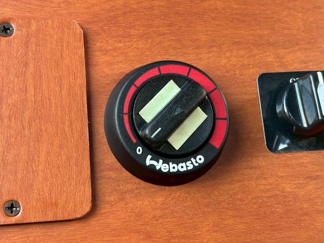 カムロード ナッツRV クレア5.3X ワンオーナー/常設リアWベッド/マルチルーム/FFヒーター/90L冷蔵庫/リアクーラー/ソーラーパネル/マックスファン/ツインサブバッテリー/社外15インチAW/電動調整ミラー/ミラーヒーター/(68枚目)