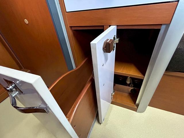 カムロード ナッツRV クレア5.3X ワンオーナー/常設リアWベッド/マルチルーム/FFヒーター/90L冷蔵庫/リアクーラー/ソーラーパネル/マックスファン/ツインサブバッテリー/社外15インチAW/電動調整ミラー/ミラーヒーター/(76枚目)