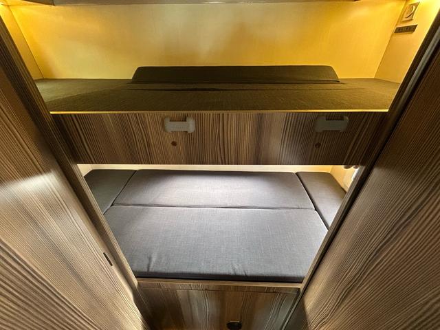 カムロード バンテック　ジル５２０　リチウムイオンバッテリー６００Ａｈ／５０Ａｈ走行充電器／家庭用エアコン／ＦＦヒーター／温水ボイラー／トイレ／シャワー／ソーラーパネル３基／１５００Ｗインバーター／オーニング／タイミングベルト交換済／（8枚目）