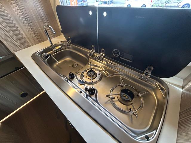 カムロード バンテック　ジル５２０　リチウムイオンバッテリー６００Ａｈ／５０Ａｈ走行充電器／家庭用エアコン／ＦＦヒーター／温水ボイラー／トイレ／シャワー／ソーラーパネル３基／１５００Ｗインバーター／オーニング／タイミングベルト交換済／（18枚目）