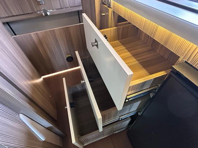 カムロード バンテック　ジル５２０　リチウムイオンバッテリー６００Ａｈ／５０Ａｈ走行充電器／家庭用エアコン／ＦＦヒーター／温水ボイラー／トイレ／シャワー／ソーラーパネル３基／１５００Ｗインバーター／オーニング／タイミングベルト交換済／（77枚目）