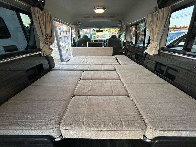 ハイエースワゴン アネックス ファミリーワゴン FFヒーター/2000Wインバーター/ソーラーパネル/サブナビ切替スイッチ/リアTV/リアスピーカー/リアクーラー/リアヒーター/社外アルミホイール/カロッツェリア製ナビ/ETC/ドラレコ/防虫ネット(9枚目)